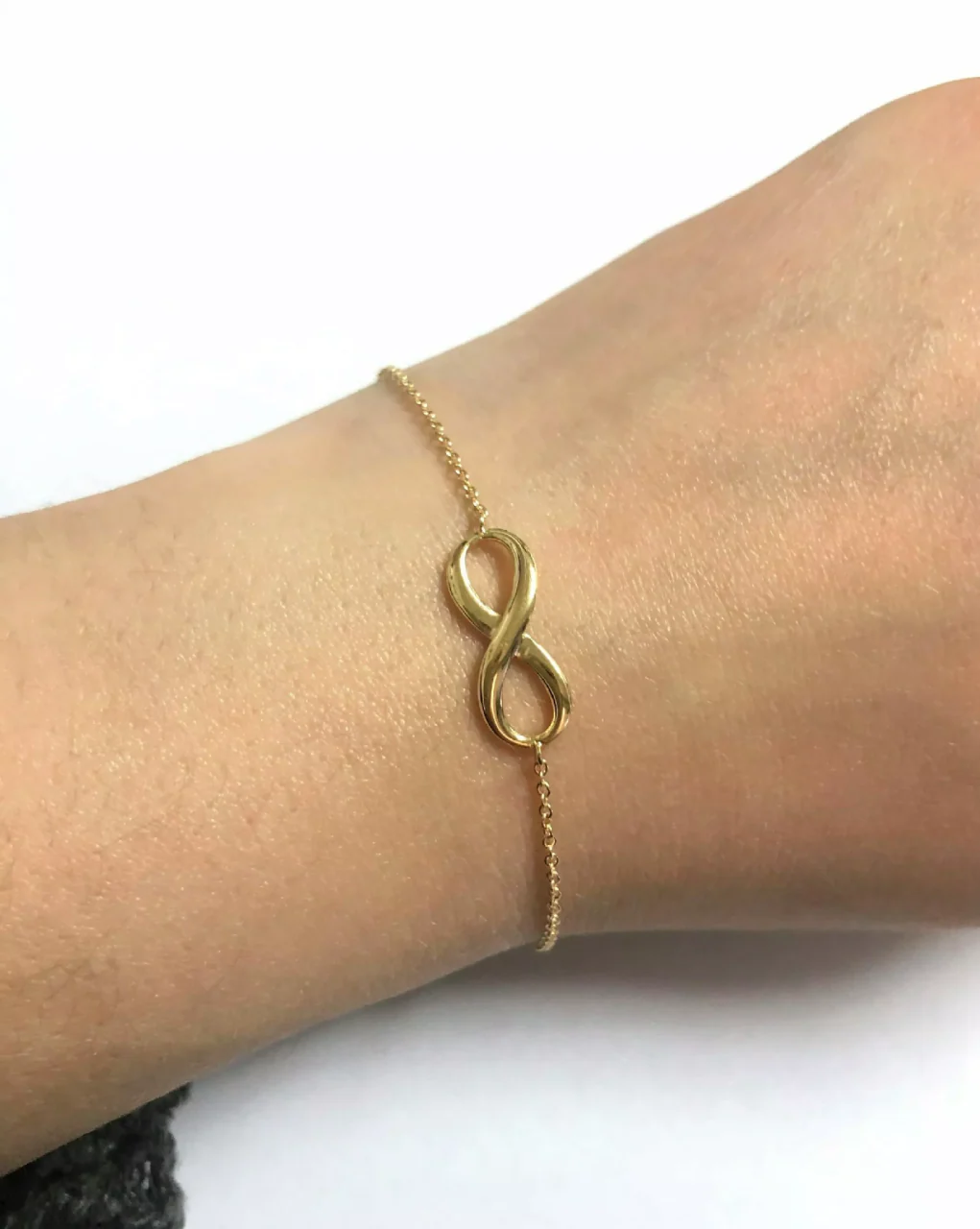 18ct yellow gold infinity bracelet - Image 2
