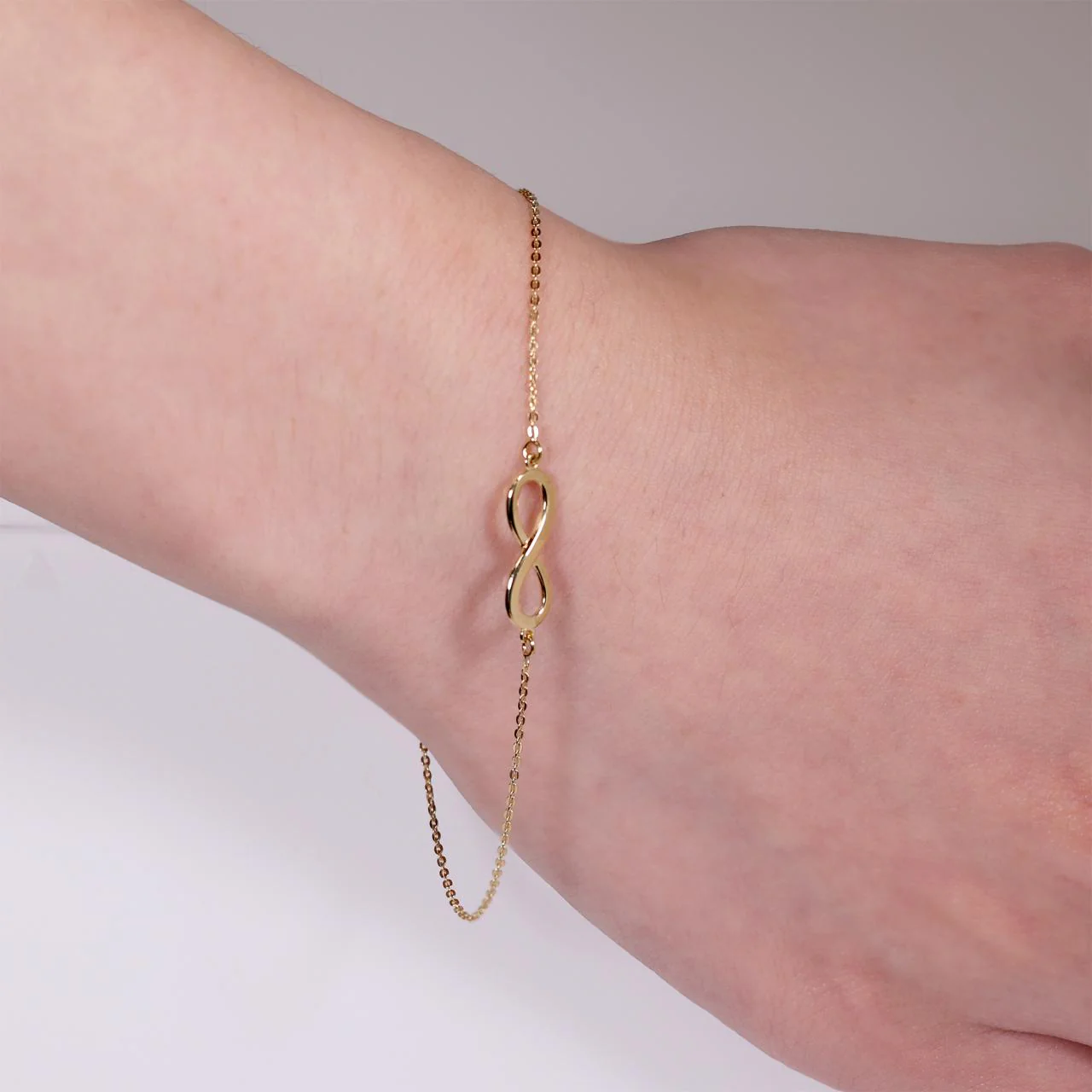 18ct yellow gold infinity bracelet with spring ring clasp - Image 2