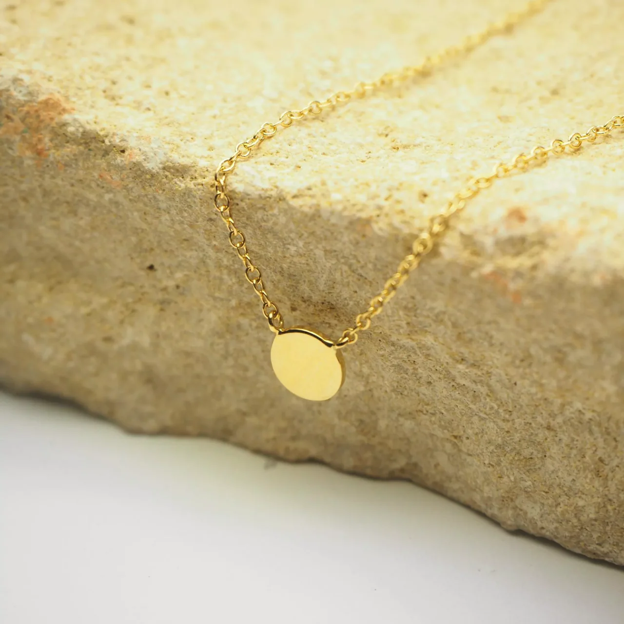 18ct yellow gold necklace with small round plate - Image 2
