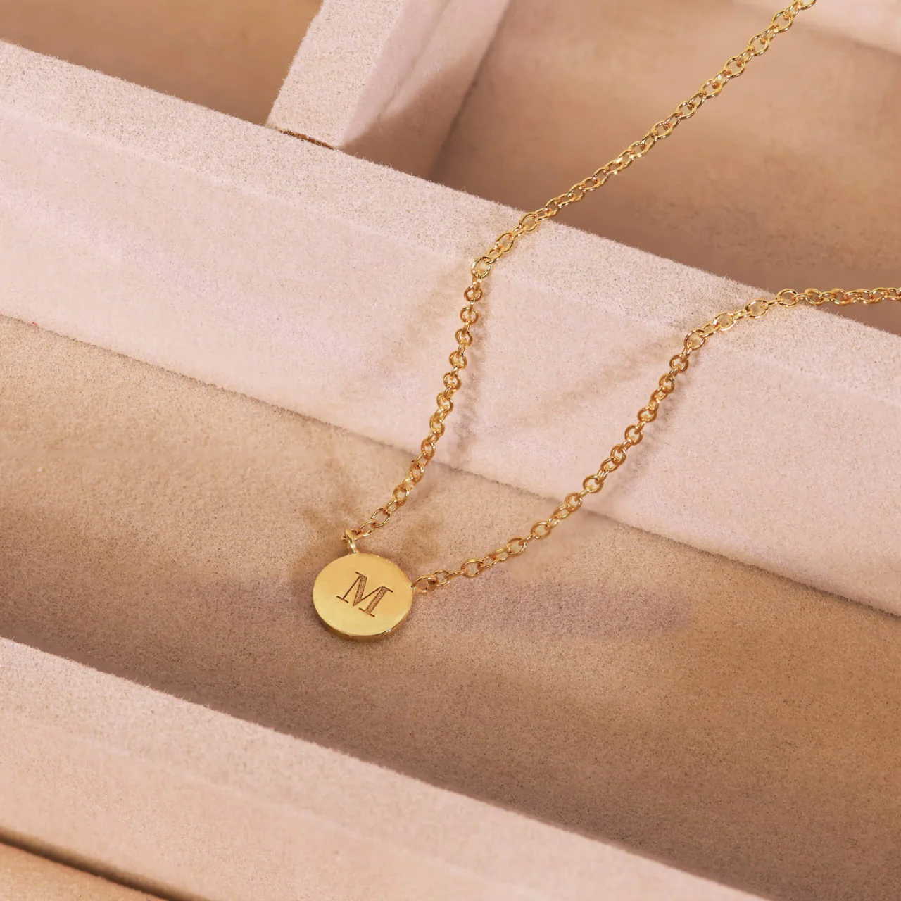 18ct yellow gold necklace with small round plate - Image 4