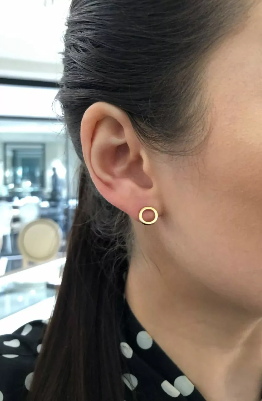 18ct yellow gold open circle stud earrings - Image 3