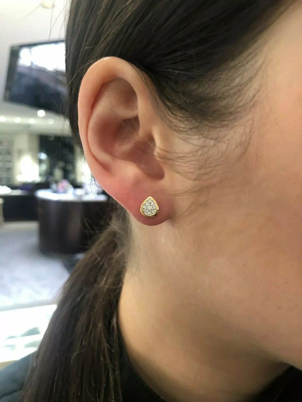 18ct yellow gold pear shape cluster diamond bezel earrings - Image 2