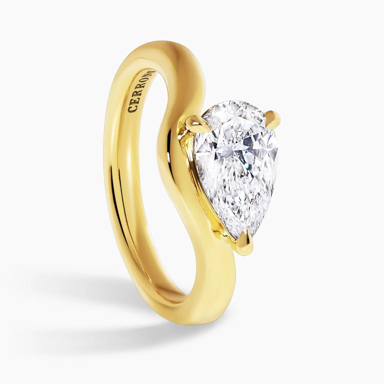 18ct yellow gold pear shaped LAB grown diamond solitaire engagement ring - Image 2