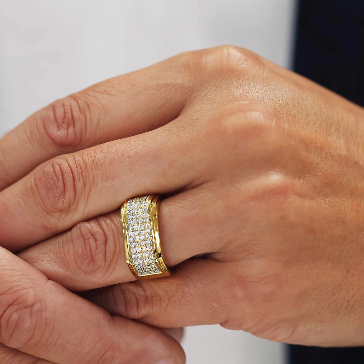 18ct yellow gold round brilliant cut pave diamonds mens ring - Image 3