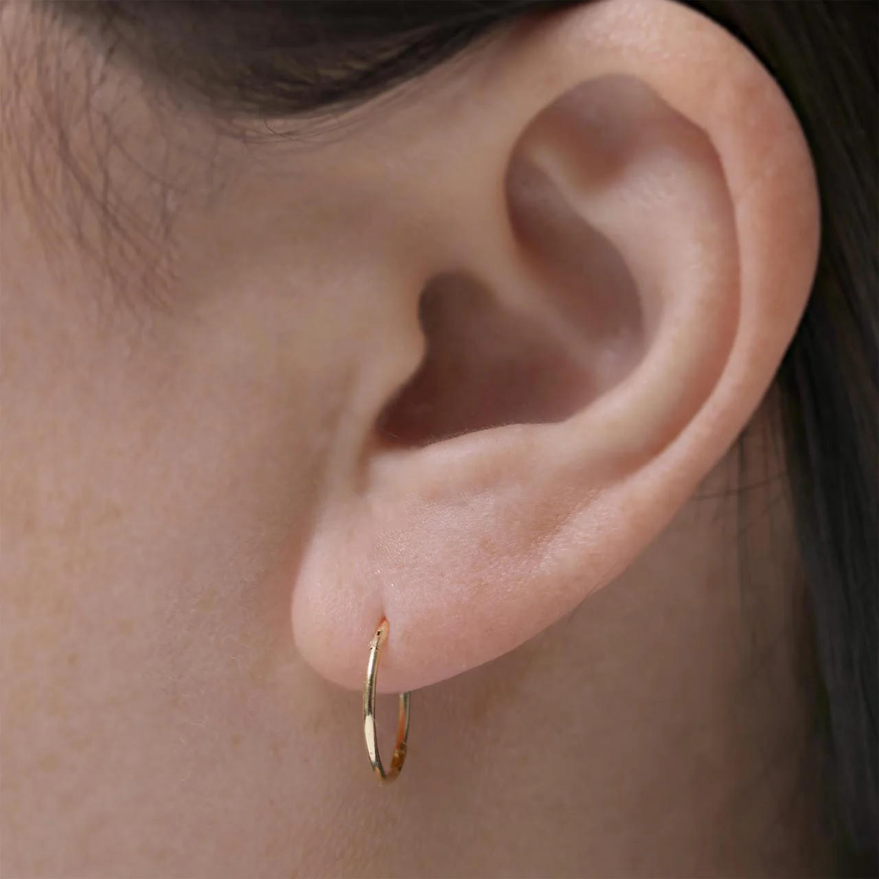 18ct yellow gold 'sleeper' hinge hoop earrings 12mm - Image 2