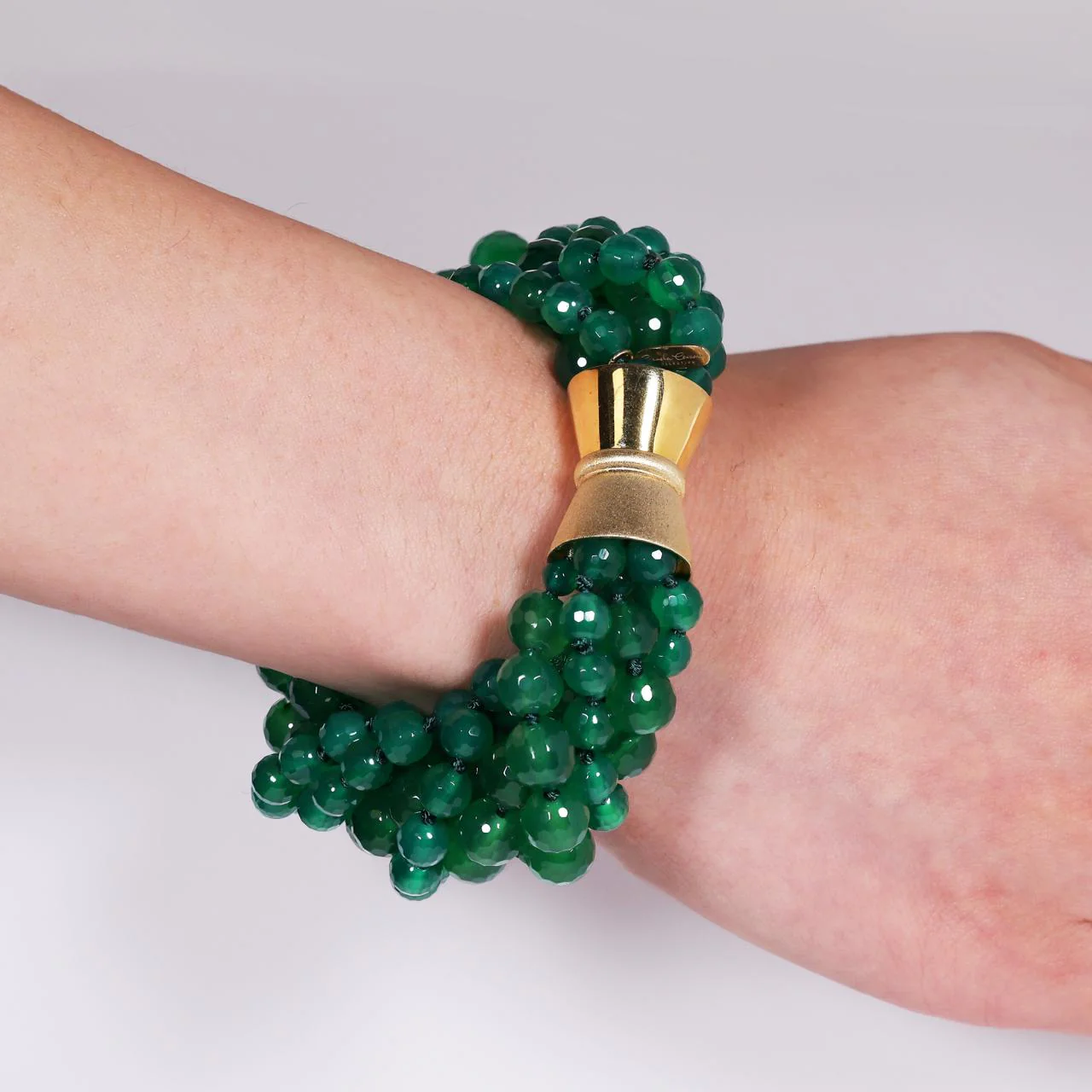 Green agate faceted beads 6 rows bracelet with a gold plated magnetic clasp from the Carmela Cerrone Collection - Image 3