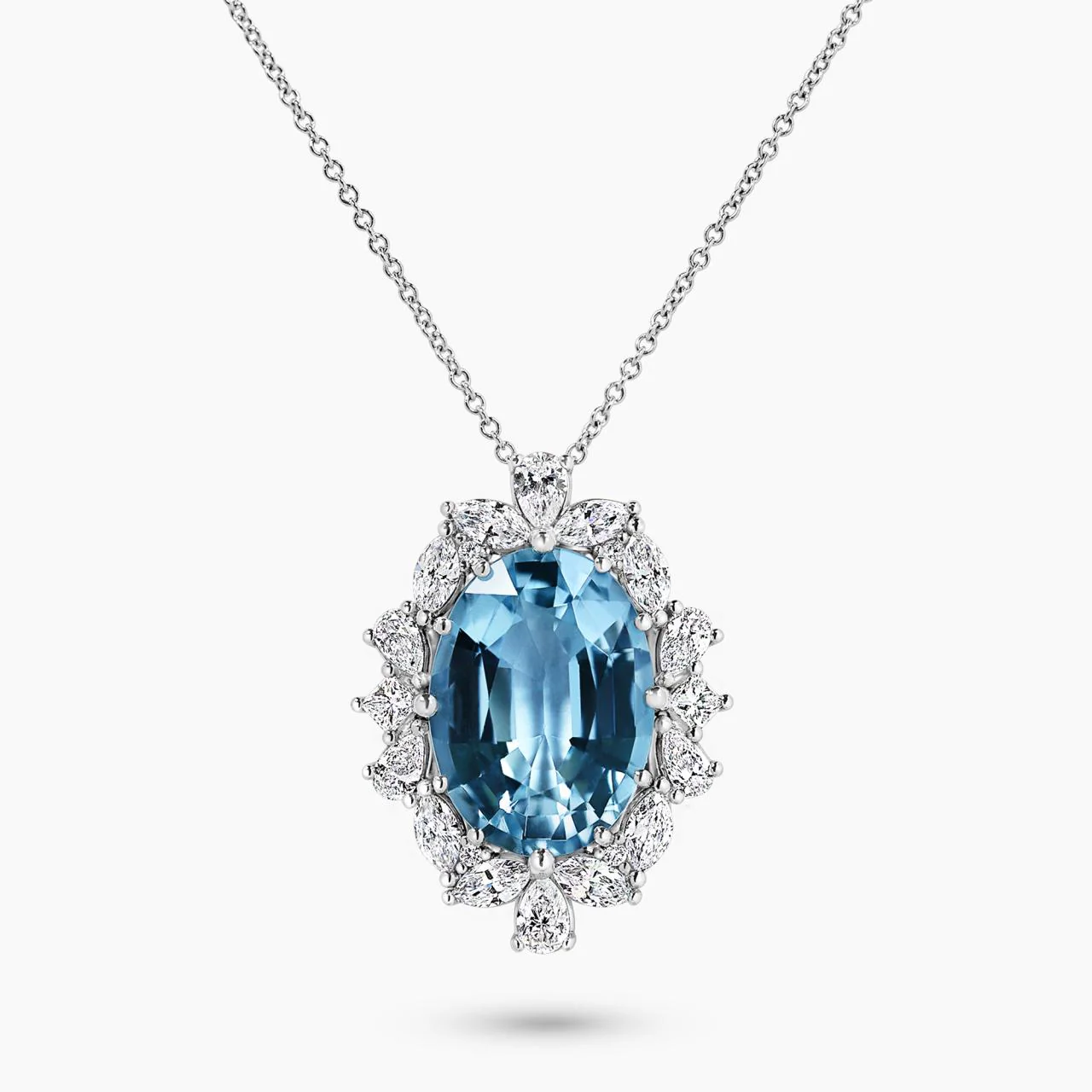 18ct white gold 11.42ct oval shaped aquamarine and diamond necklace