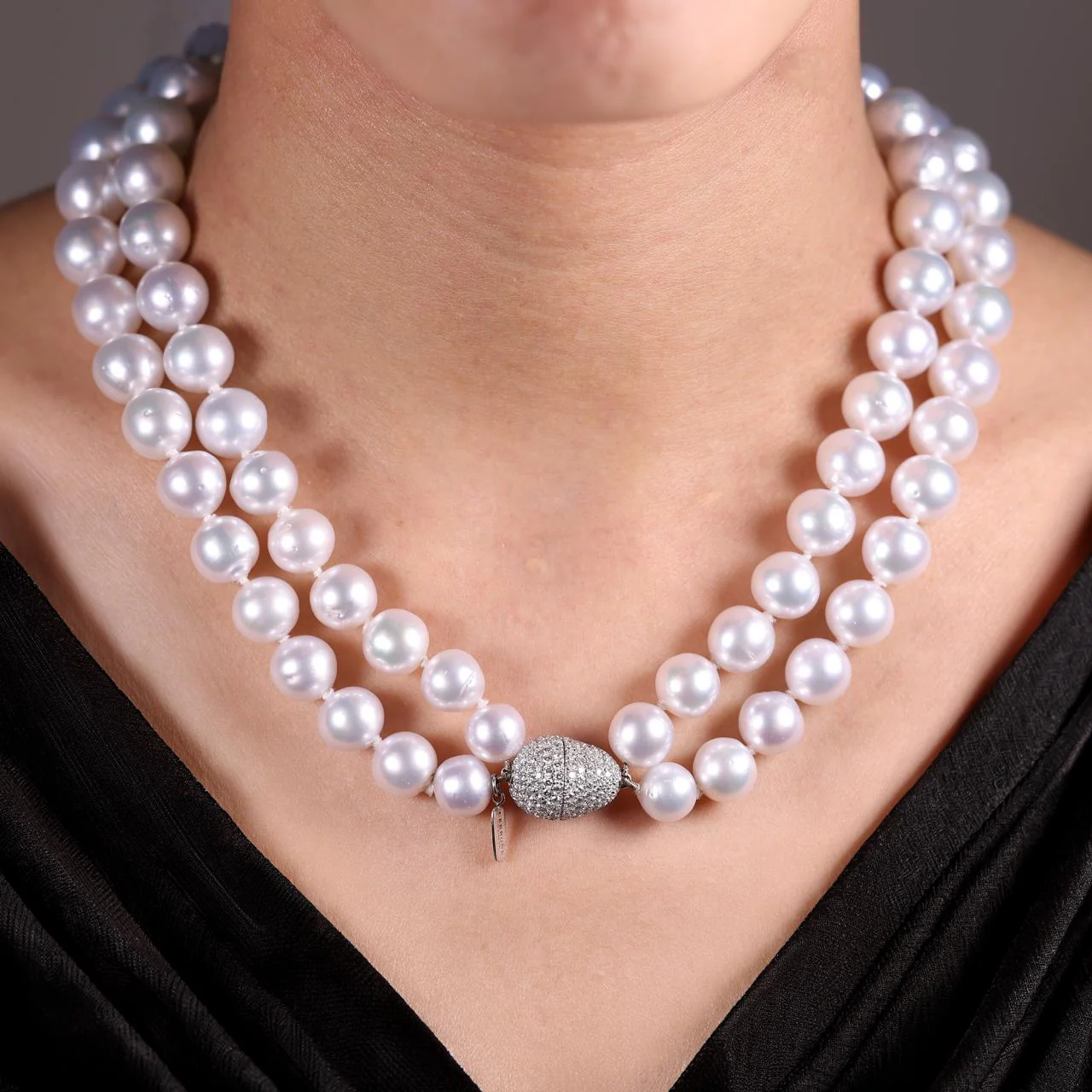 Two rows of 9-12mm south sea pearls necklace ended with 18ct white gold round brilliant cut diamonds clasp from the Carmela Cerrone Collection - Image 2