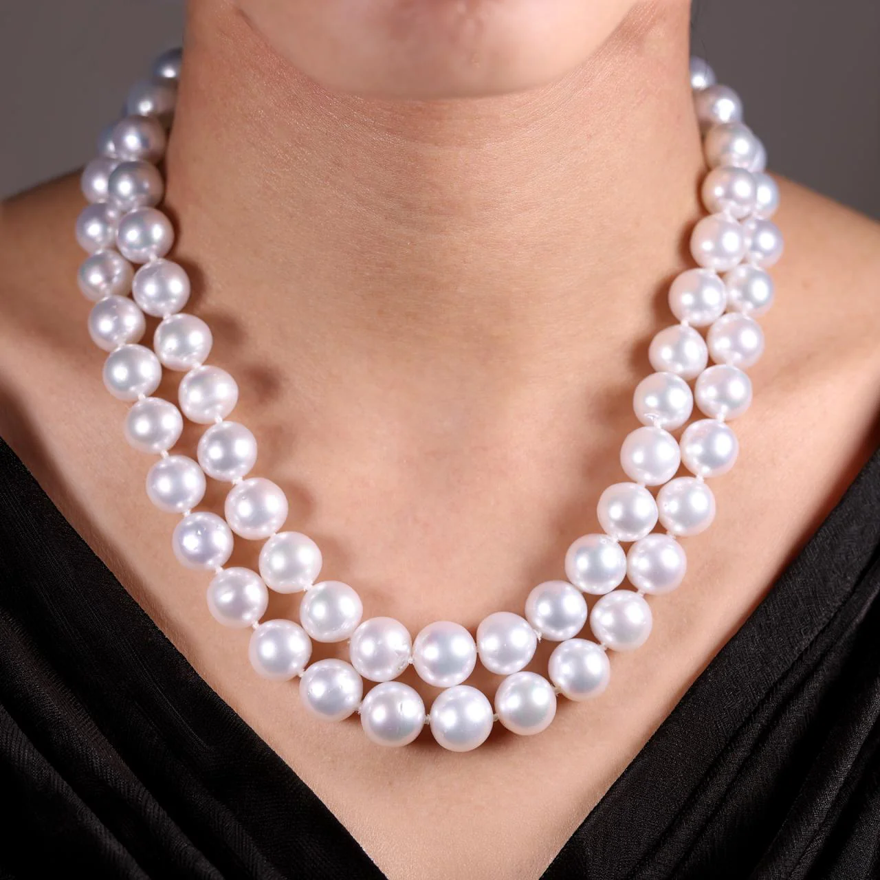Two rows of 9-12mm south sea pearls necklace ended with 18ct white gold round brilliant cut diamonds clasp from the Carmela Cerrone Collection - Image 3