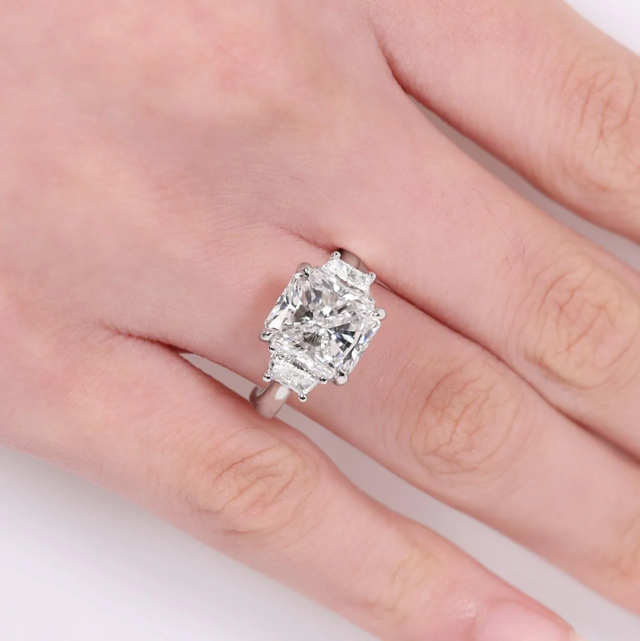 AURA - Platinum 5.03ct radiant diamond ring with 2=0.73ct trapezoid brilliant cut diamonds on the side GIA Cert - Image 2
