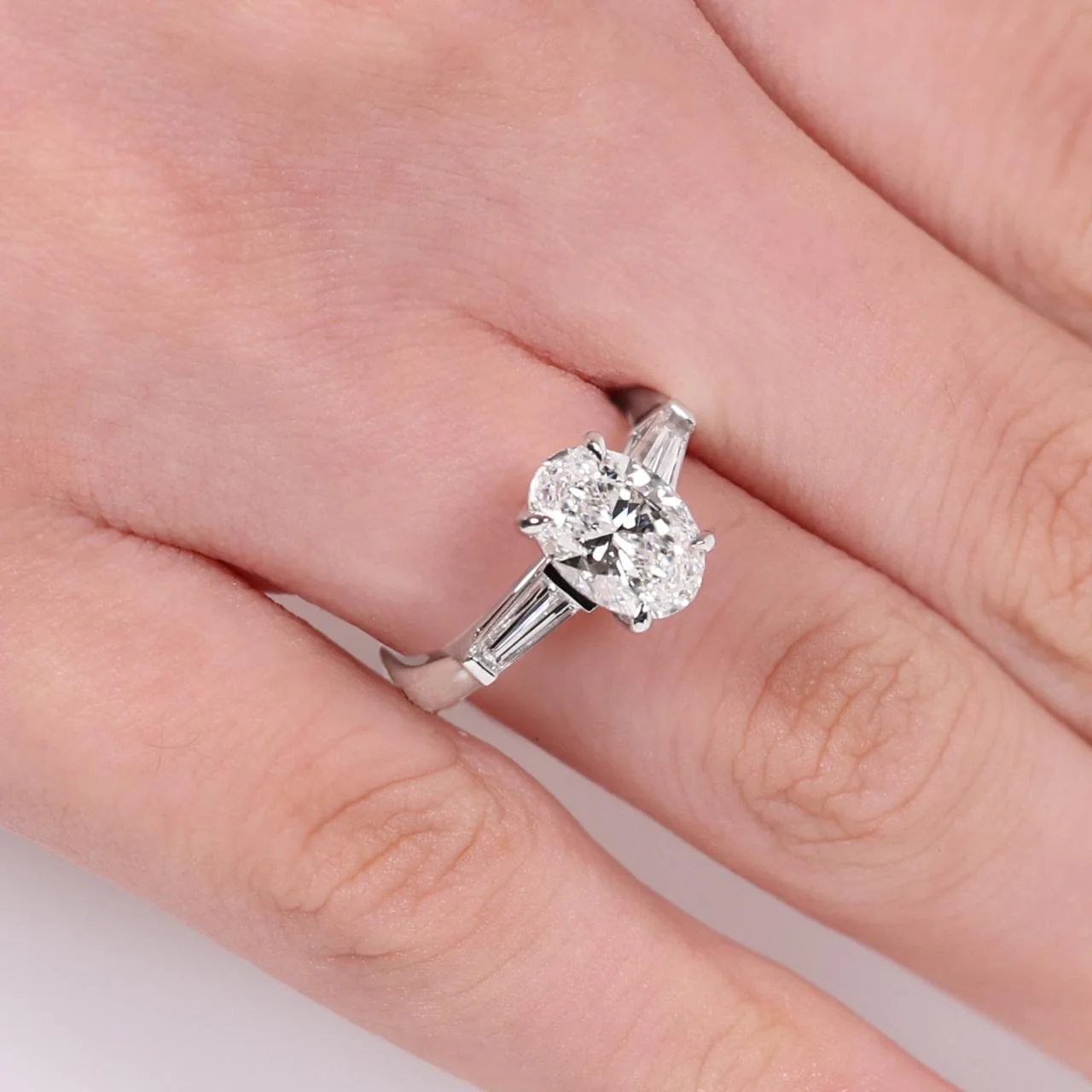 18ct white gold 1.80ct oval brilliant cut diamond engagement ring features 2=0.46ct tapered baguette diamonds GIA Cert - Image 2