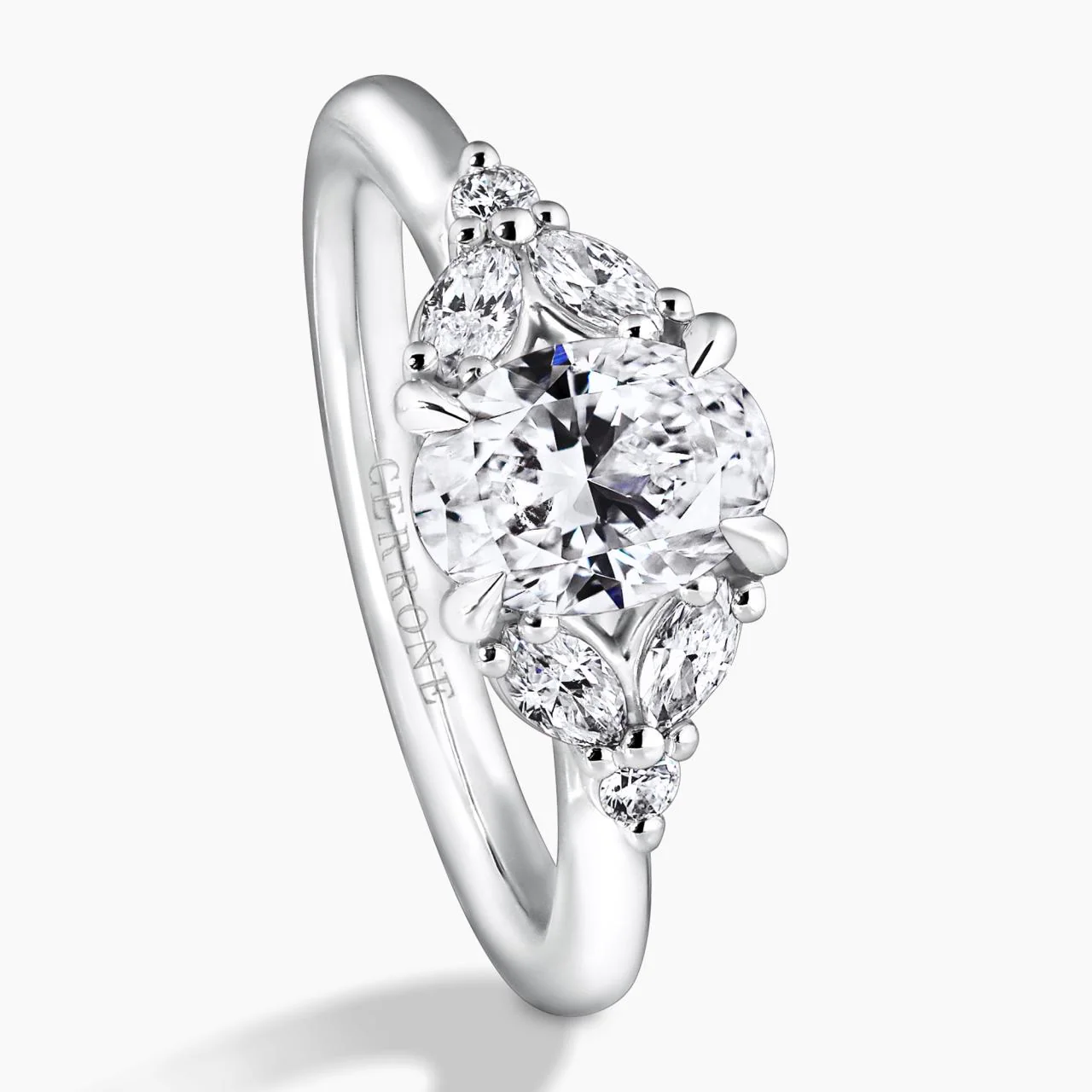 18ct white gold oval brilliant cut diamond engagement ring - Image 3