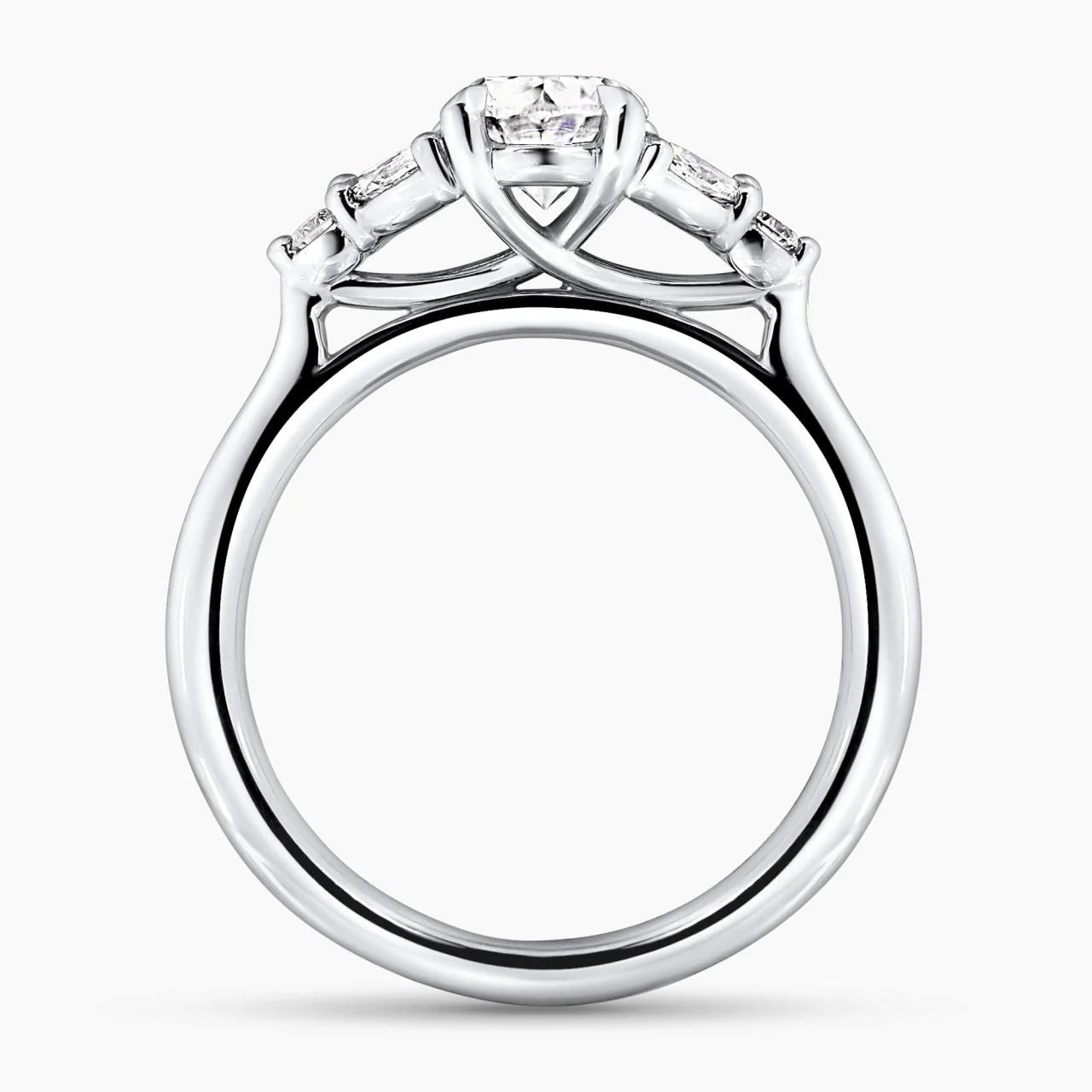 18ct white gold oval brilliant cut diamond engagement ring - Image 4