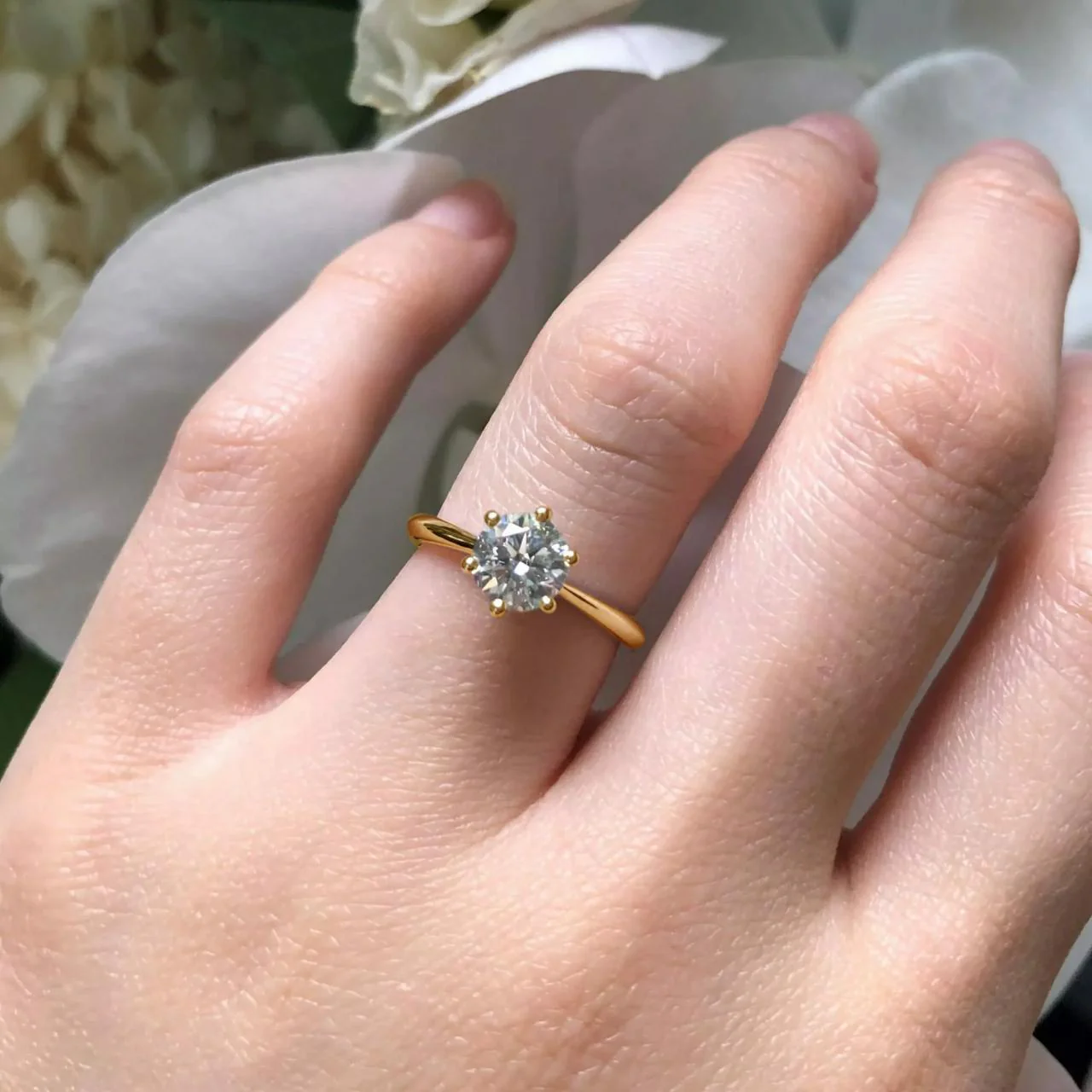 BARI 18ct yellow gold 1.01ct E VVS2 round brilliant cut lab grown diamond engagement ring - Image 3