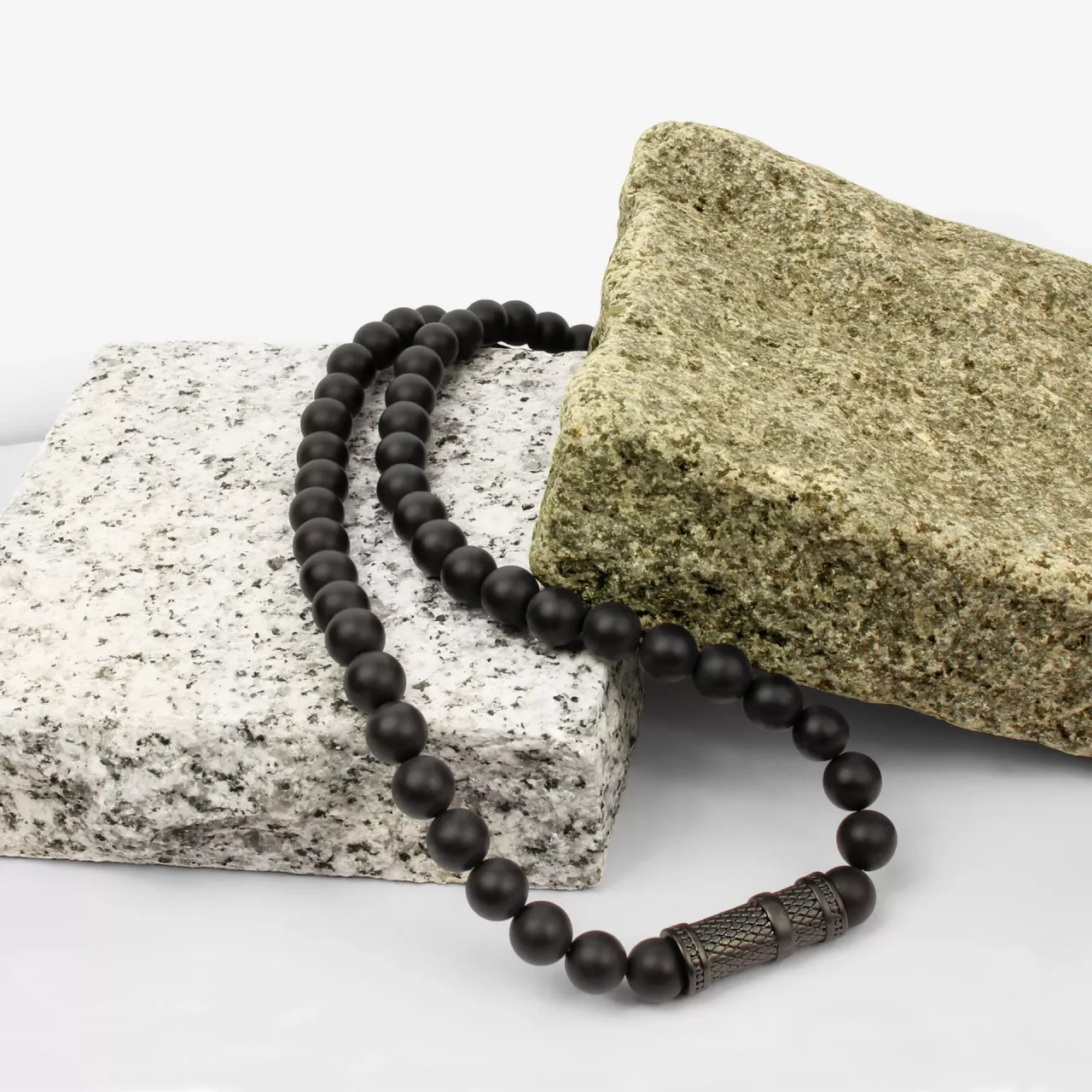 Black agate and stainless steel beaded necklace - Image 3
