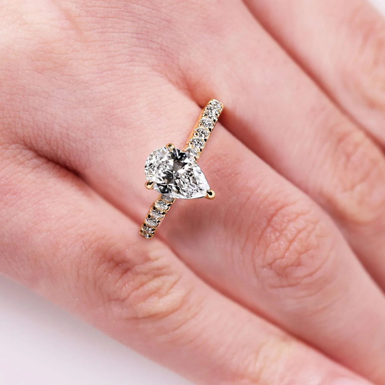COMO 18ct yellow gold pear shaped diamond engagement ring in a three claw setting with diamonds on the band. GIA Cert - Image 2