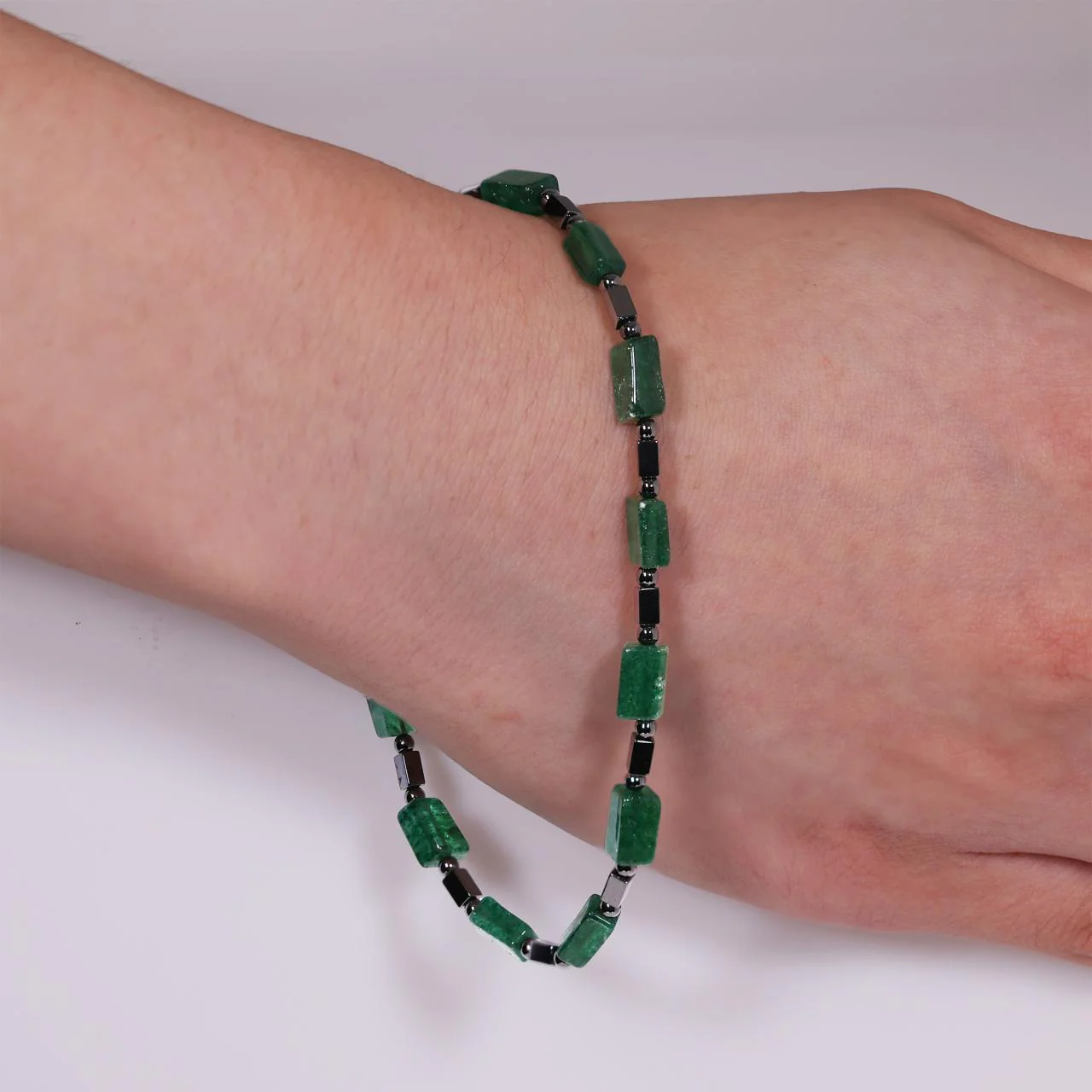 Emerald and hematite beads bracelet with gold plated silver fittings from the Carmela Cerrone Collection - Image 2