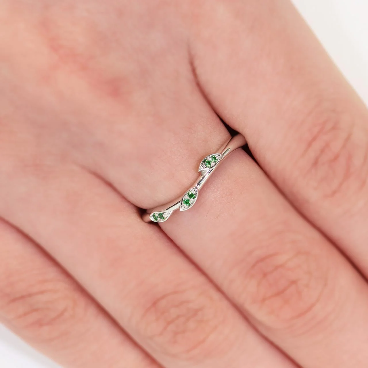 Platinum tsavorite garnet ring - Image 2