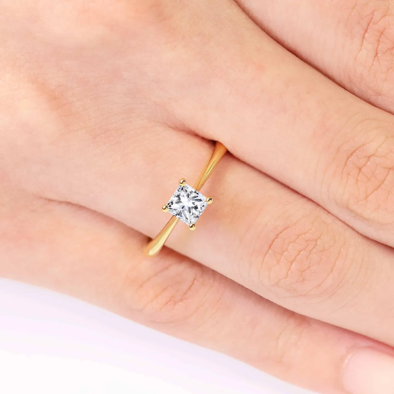TORINO SIDE V 18ct yellow gold 1.02ct K SI1 cushion cut four claw side v setting diamond engagement ring - Image 3